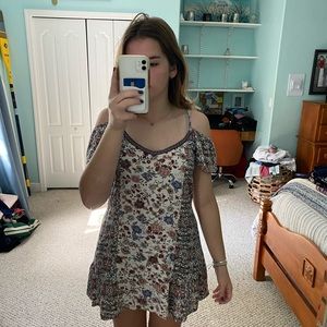 Gorgeous Band of Gypsies cold shoulder Size S dress! Brown/tan color palette!